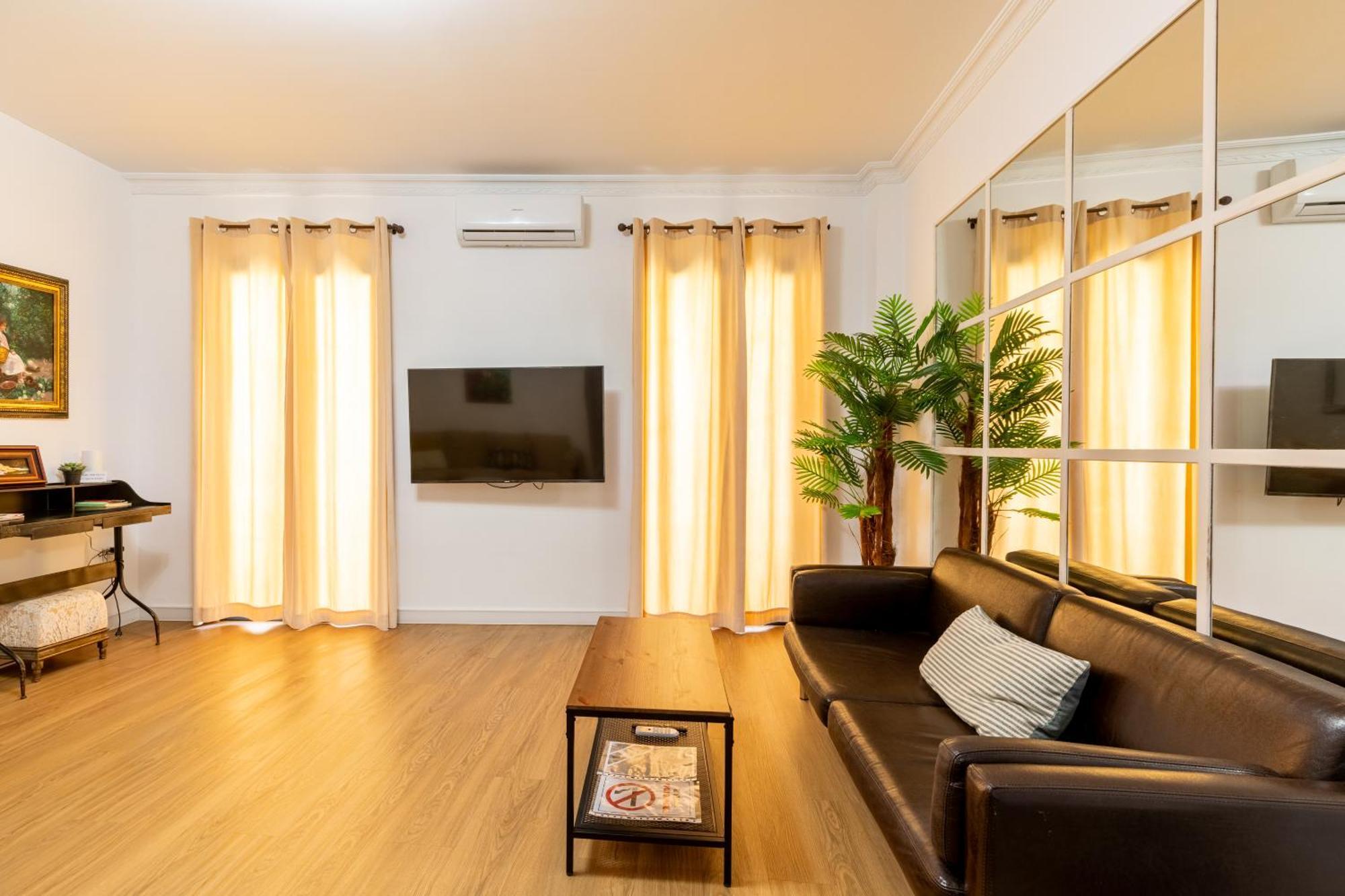 House Sevillana Parking Экстерьер фото