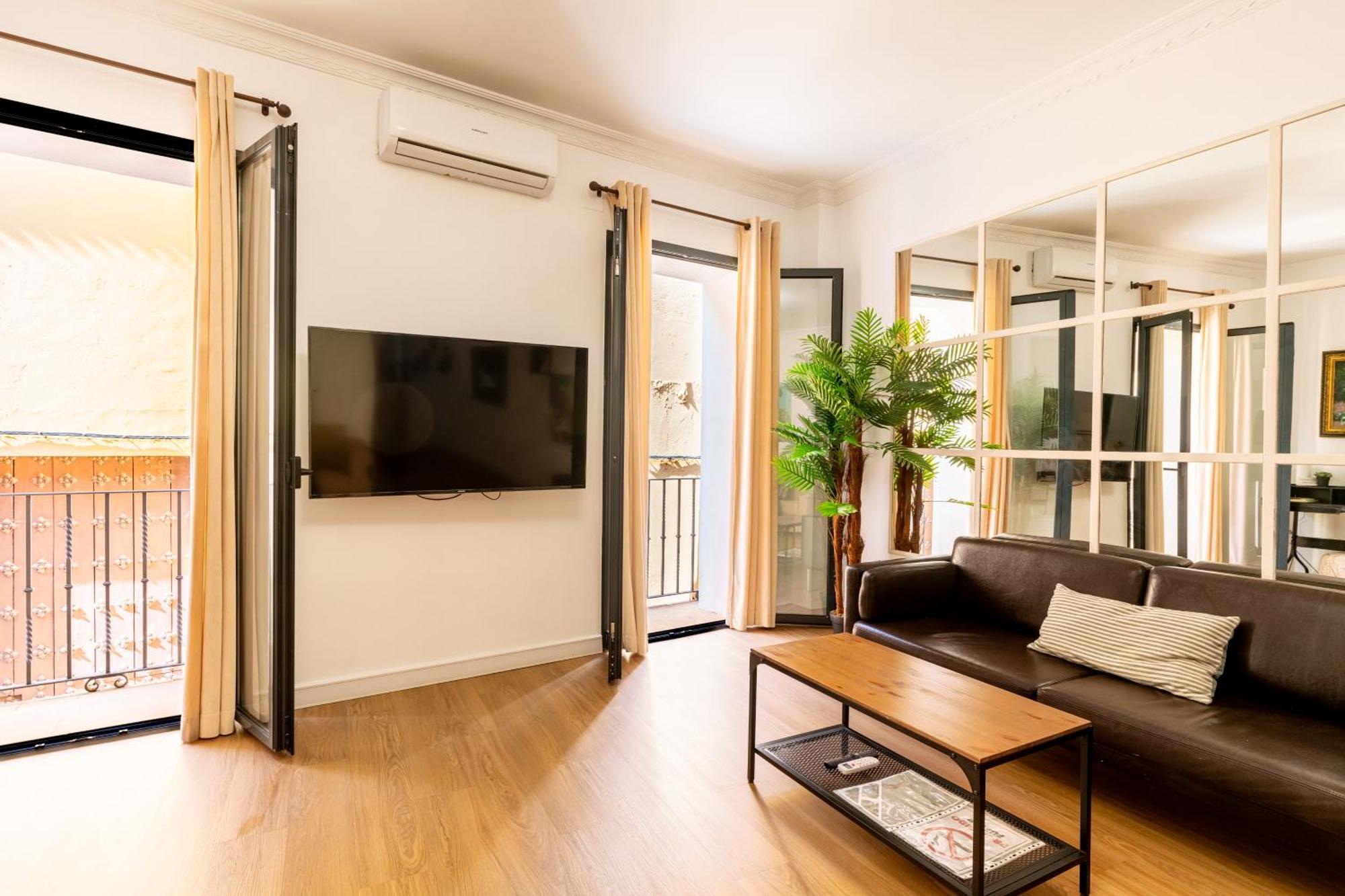 House Sevillana Parking Экстерьер фото