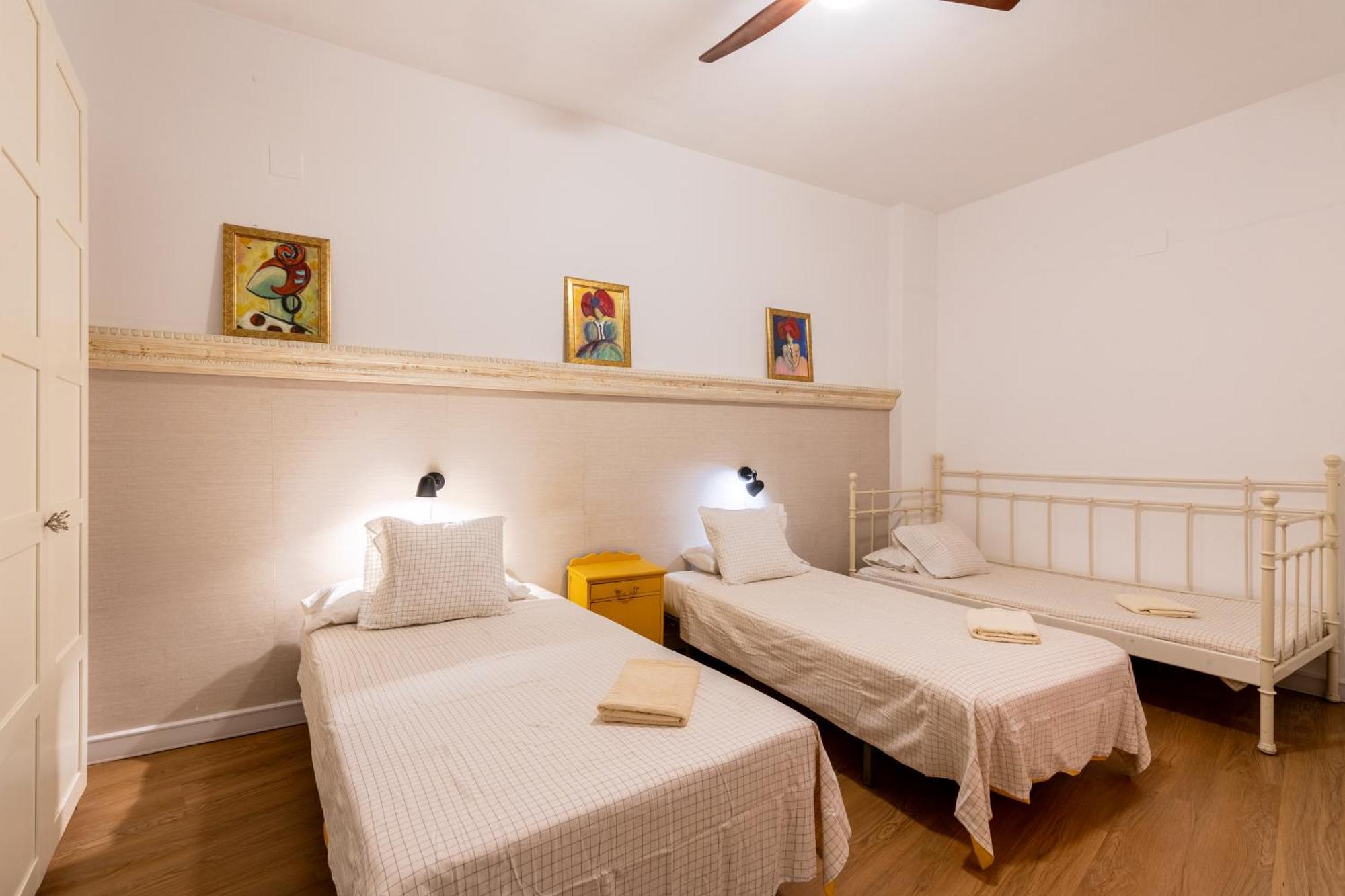 House Sevillana Parking Экстерьер фото