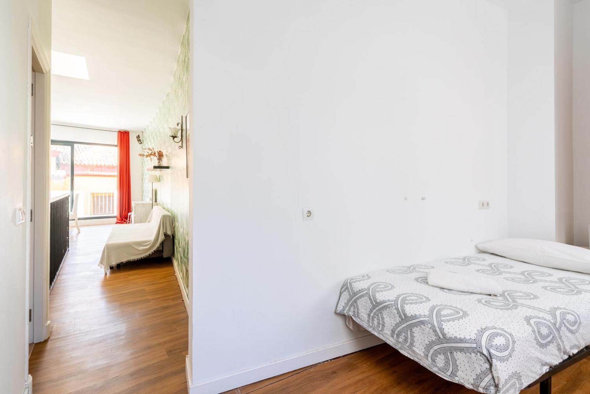 House Sevillana Parking Экстерьер фото