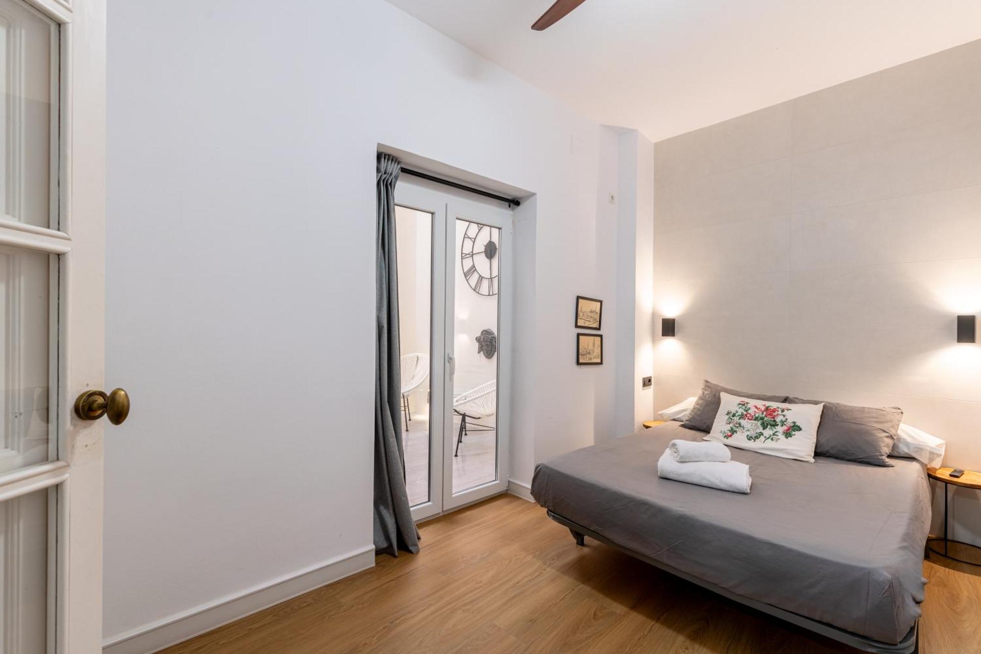 House Sevillana Parking Экстерьер фото